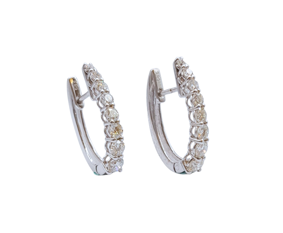 Oval Graduated Diamond Loop